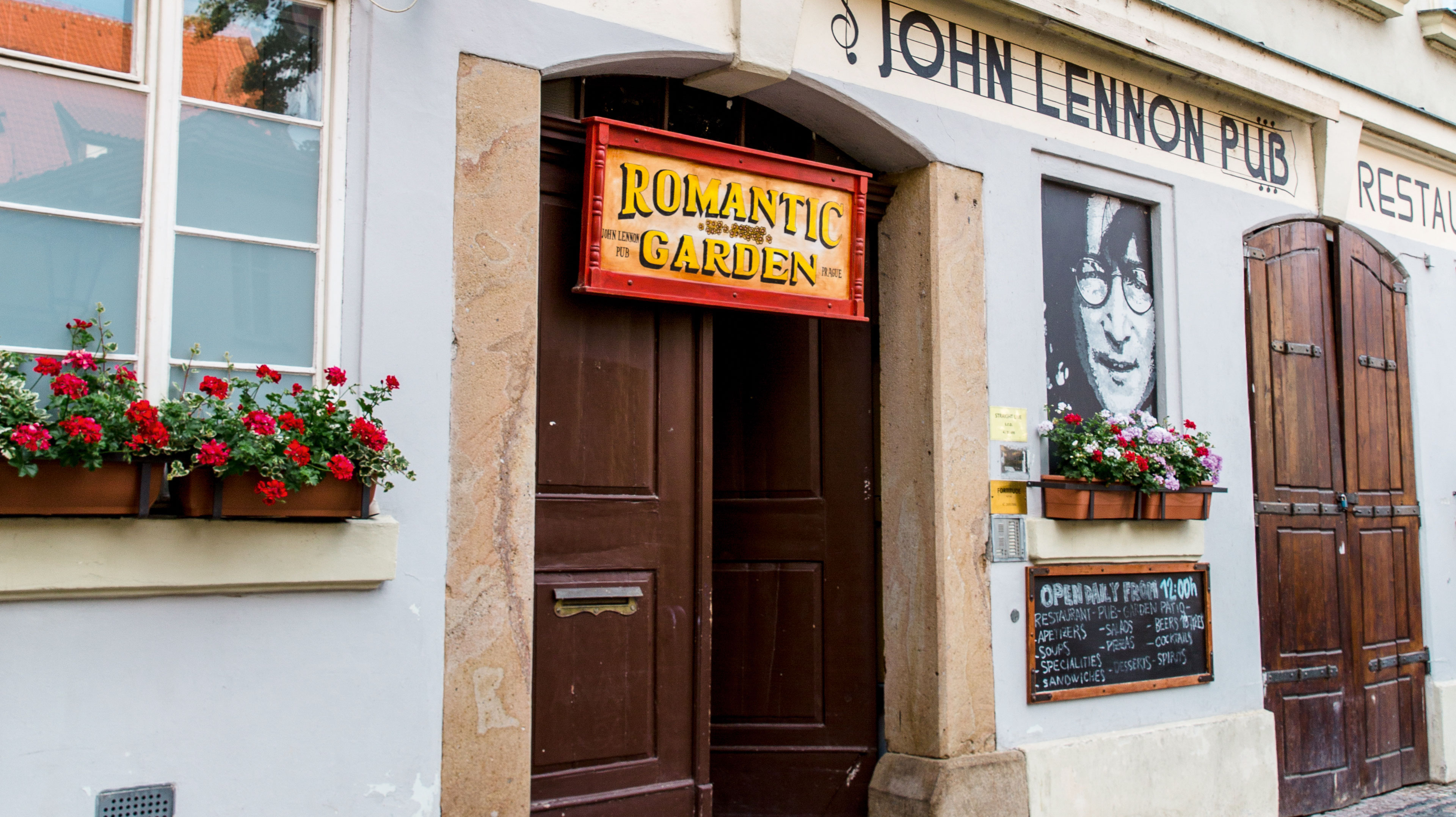 John Lennon pub Prague